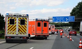 Drei Verletzte zählte die Autobahnpolizei beim zweiten Auffahrunfall. - Symbolfoto: Andreas Eickhoff