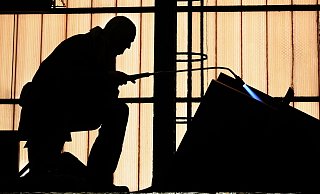 Industrie und privater Konsum erholen sich langsamer als erwartet - Wirtschaftsforscher rechnen damit, dass die deutsche Wirtschaft in diesem Jahr schrumpft. - Waltraud Grubitzsch/dpa
