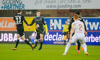 SCP-Akteur Ron Schallenberg (2. v. l.) überzeugte gegen Kiel einmal mehr als fleißiger Kilometerfresser und unermüdlicher Balleroberer. - Besim Mazhiqi