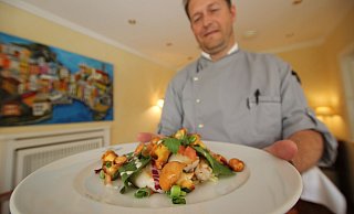 Der Landgasthof Potthoff, hierInhaber und Küchenchef Stefan Breidenbach, ist einer von insgesamt zwölf Gasthöfen des Vereins Westfälisch genießen. - Kristine Greßhöner