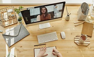 Die meisten Lehrveranstaltungen finden von Zuhause per Videokonferenz statt. - Pexels