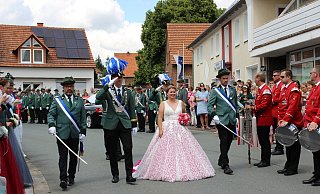 Nadja Unger und Dominik Hengst überstrahlen das Schützenfest in Bühne. - Katharina Hengst