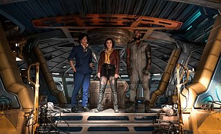 Die Kopfgeldjäger und ihr Schiff: Spike Spiegel, Faye Valentine und Jet Black auf der Bebop. - GEOFFREY SHORT/NETFLIX