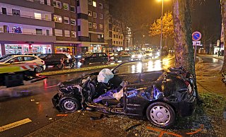 In diesem Auto saß der 32-Jährige, der an der Kreuzung Mindener Straße/Berliner Straße/Lübberstraße verunglückte. - Frank-Michael Kiel-Steinkamp
