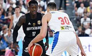 Dennis Schröder führte Deutschland in Spanien zum Sieg. (Archivbild) - Sven Hoppe/dpa