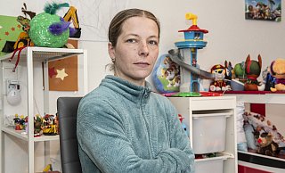 Dass sie seit mehr als einem Jahr keinen Arzttermin für ihren Sohn bekommt, findet Samanta Kieffer „unglaublich“. Sie will, dass sich etwas verändert. - Dieckmann-Fotodesign l Bielefeld