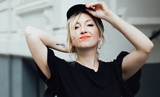 Die Soul-Sängerin Miu gibt im Lui-Hause im Marta-Quartier ein Konzert, das ausschließlich gestreamt wird. - Zauke
