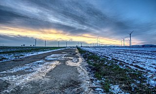 Bei Temperaturen unter dem Gefrierpunkt vereisen auch Windräder. - Pixabay
