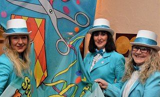 Das Dreigestirn mit Melanie Müller (v. l.) Astrid Kobusch und Gaby Hoffmann freut sich auf die tollen Tage. - Karin Prignitz