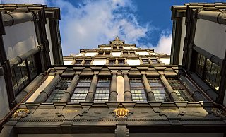 Hinter der Fassade des Historischen Rathauses trifft sich alle vier Wochen der Rat der Stadt Paderborn. Auch um seine Zusammensetzung geht es am 13. September. - Hans-Hermann Igges