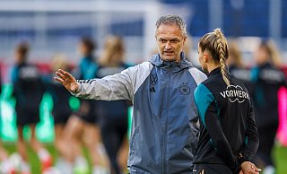 Will die Nationalspielerinnen in der Bundesliga spielen sehen: Bundestrainer Christian Wück - Christoph Reichwein/dpa