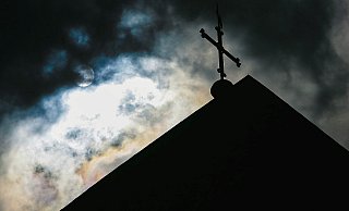 Über der Bielefelder Dietrich-Bonhoeffer-Gemeinde liegt seit Bekanntwerden der mutmaßlichen Übergriffe ein schwerer Schatten. - dpa