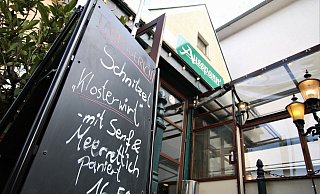 Mit Blick auf eine mögliche Wiederanhebung des Mehrwertsteuersatzes im Gastgewerbe auf 19 Prozent zum 1. Januar schließen Gastwirte höhere Preise nicht aus. - Rajkumar Mukherjee