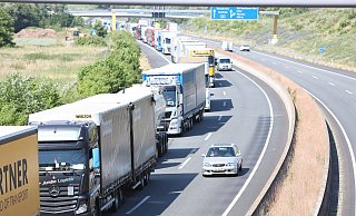 Steh'n, steh'n, steh'n auf der Autobahn - in den letzten Tagen ging nichts mehr auf A2 und hier auf der A30. Das hatte auch massive Auswirkungen auf das gesamte nördliche Stadtgebiet. - Nicole Sielermann