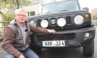 Geschafft: Jürgen Jacobi hat sein Wunschkennzeichen. - Hermann Ludwig