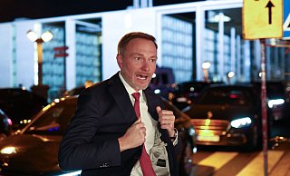 Christian Lindner kommt nach der ersten Hochrechnung des Bundestagswahlergebnisses zur "Berliner Runde". - Hannes P Albert/dpa