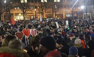 3.000 Corona-Demonstranten waren am 17. Dezember auf Bielefelds Straßen unterwegs. Jetzt kommt die Gegendemonstration. - Charlotte Mahncke