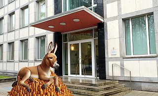 Der Goldesel könnte im Bad Oeynhausener Rathaus Mitarbeiter des Jahres werden. - Thorsten Gödecker/Pixabay Der Goldesel könnte im Bad Oeynhausener Rathaus Mitarbeiter des Jahres werden. - Thorsten Gödecker/Pixabay
