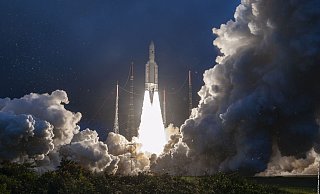 Eine Ariane-5-Rakete beim Start am Weltraumbahnhof Kourou in Französisch-Guyana am 16. Januar 2020. - © ESA-CNES-ARIANESPACE/Optique Vidéo du CSG