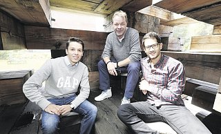 Auftakt: Adam Ach (l.) und Mert Salur (r.) im Gespräch mit Stefan Brams, Leiter der NW-Kulturredaktion. - Wolfgang Rudolf