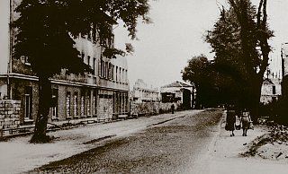 Verwüstet: Die Mindener Straße nach der Bombardierung der Weserhütte im März 1945. - Foto: Stadtarchiv