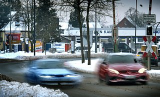 Die zwei nebeneinander verlaufenden Fahrspuren der B 61 verleiten leichtsinnige Autofahrer offenbar immer wieder dazu, bei illegalen Rennen ihre Kräfte zu messen.  - Andreas Frücht