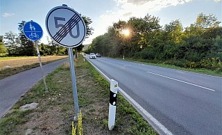 Ab wo gilt 50 am Ortseingang? Ab wo nicht mehr am Ortsausgang? Zur Beantwortung der letzten Frage hat die Stadt zumindest in Richtung Dalhausen jetzt ein Schild aufgestellt, dass Tempo 50 aufgehoben ist. - Simone Flörke