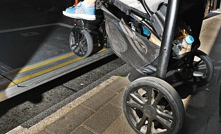 Eltern mit Kinderwagen können dem Busfahrer künftig per App signalisieren, dass er bitte besonders aufmerksam ist an der Haltestelle. - Sarah Jonek