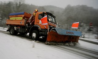 Seit 4 Uhr früh ist der Winterdienst Bielefeld unterwegs und kämpft gegen Schnee und Eis. - Symbolfoto: Tyler Larkin