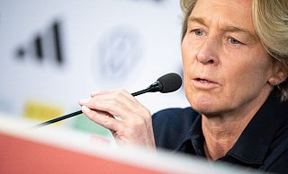 Martina Voss-Tecklenburg ist nach Angaben ihres Ehemannes nicht mehr krankgeschrieben. - Sebastian Gollnow/dpa