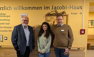 Wollen den Weg der Integration weiter gehen: der stellvertrende Leiter des Johanneswerks Bodo de Vries, Auszubildende Ketevan Saani und Hausleiter Alexander Reger. - Marek Schnelle