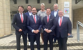 Gruppenbild mit den beiden neuen Vorständen: Horst Prüßmeier (v.l.), Martin Schuster, Peter Hämmerling, Susanne Rutenkröger, Christopher Konsek, Jürgen Müller und Peter Becker. - Jobst Lüdeking Gruppenbild mit den beiden neuen Vorständen: Horst Prüßmeier (v.l.), Martin Schuster, Peter Hämmerling, Susanne Rutenkröger, Christopher Konsek, Jürgen Müller und Peter Becker. - Jobst Lüdeking