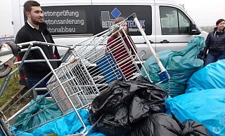 Müllberge: Ayman Zribi von Fridays for future in Bünde staunt nicht schecht - Thorsten Mailänder