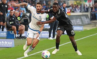 SCP-Stürmer Ilyas Ansah (r.) bekam es bei seinem Zweitliga-Debüt in Magdeburg im September 2023 mit dem ehemaligen italienischen Nationalspieler Cristiano Piccini zu tun. - Imago Images