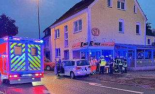 Beide beteiligten Fahrzeuge mussten nach dem Unfall in Gütersloh abgeschleppt werden. Die Polizei schätzt den Schaden auf mehr als 25.000 Euro. - Thorsten Heß