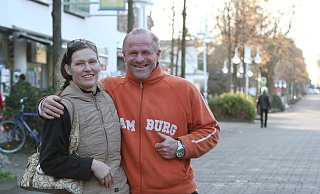 Freuen sich auf die Premiere: Anja Hiller und Stephan Höckenschnieder sind zwei der Hauptdarsteller des Films "Autobahn" von Daniel Abma. - Nicole Sielermann