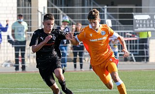 Hatte die Chance zur Führung: Arminias C-Junioren-Regionalliga-Kapitän Lucas Kiewitt (r.) traf in der ersten Halbzeit die Latte. Foto: Andrea Zobe - Foto: Andreas Zobe/NW