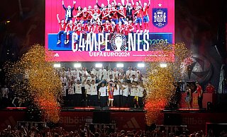 Zu einem großen internationalen Fußballsieg gehört auch immer großer nationaler Überschwang. - Andrea Comas/AP