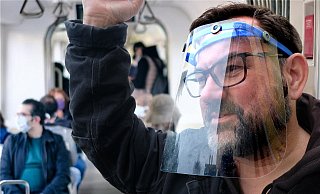 Wer aus gesundheitlichen Gründen vom Tragen einer Maske befreit ist, der solle in Bus und Bahn ein Visier tragen, findet ein Verler Geschäftsmann und will die Politik dafür mobilisieren. - Andreas Frücht