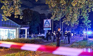 Mindestens eine Person wurde verletzt und in ein Krankenhaus gebracht. - Michael Ukas/dpa