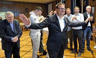 Bürgermeister Lars Bökenkröger (CDU) gewinnt mit absoluter Mehrheit die Wahl im ersten Wahlgang. - Thorsten Gödecker