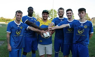 Heepens Coach mit Zugängen: Fabio Vella (v.l.), Bassirou Niang, Bastian Metzdorf, Arteme Yaremich, Rico Todte und Mika Klingberg. Foto: Bentrup - Nicole Bentrup