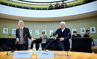 Bernd Neuendorf (l) und Rudi Völler bei der Sitzung des Sportausschusses des Bundestags. - Britta Pedersen/dpa