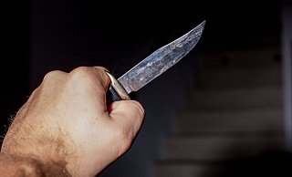 Lebensgefährlich: Immer wieder zücken vor allem junge Männer wegen Nichtigkeiten ihr Messer und setzen es auch ein. - picture alliance / Fotostand