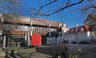 Ein Kulturzentrum am Standort des Sparkassengebäudes könnte die Innenstadt beleben und optisch das denkmalgeschützte Gebäude-Ensemble mit Markthalle und Rathaus auf der anderen Seite der Abteistraße ergänzen. - Kommunalarchiv Ein Kulturzentrum am Standort des Sparkassengebäudes könnte die Innenstadt beleben und optisch das denkmalgeschützte Gebäude-Ensemble mit Markthalle und Rathaus auf der anderen Seite der Abteistraße ergänzen. - Kommunalarchiv