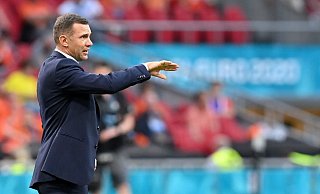 Andrej Schewtschenko, der Trainer der Ukraine, will das Duell der Außenseiter gegen Nordmazedonien unbedingt gewinnen. - Foto: John Thys/Pool AFP/AP/dpa