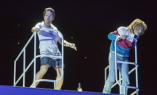 Lukas Graser (l.) und Jan Hille in dem Stück „Blackbird". - Philipp Ottendörfer
