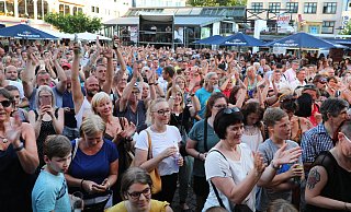 Wie beim Hoekerfest 2019 würden die Menschen gerne wieder zusammenkommen und feiern. Was in diesem Jahr möglich sein wird, entscheidet jedoch die Pandemie. - Kiel-Steinkamp