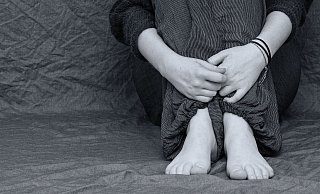 Zwei Männer müssen sich wegen des Vorwurfs der Vergewaltigung eines erst 13-jährigen Mädchens verantworten. - Symbolfoto