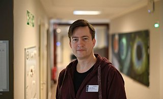 „Schönes Leben trotz Corona“ ist aktuell das Motto von Volker Mauck (51), Oberarzt der Universitätsklinik für Kinder- und Jugendpsychiatrie am Evangelischen Klinikum Bethel (EvKB) und Vater zweier Kinder. - EvKB